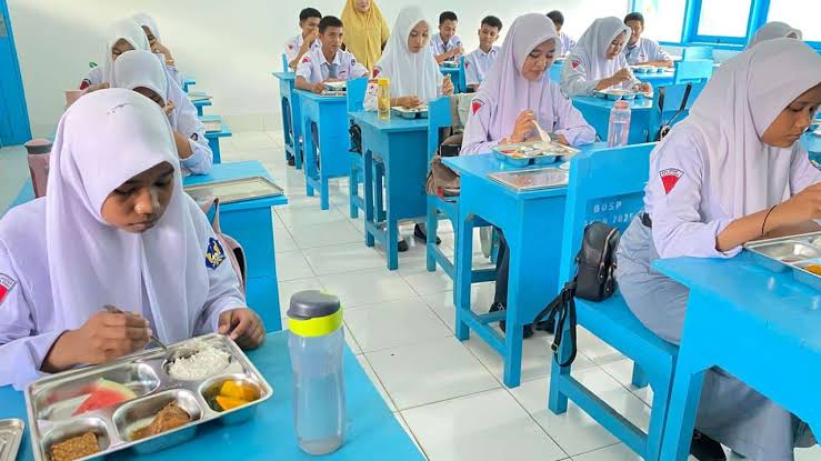 Hasil Riset UI: Program MBG Berdampak Positif pada Kelompok Sosial Ekonomi Rendah