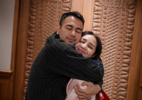 Pasangan Selebriti Raffi-Nagita Akuisisi Saham VISI Senilai Rp178 Miliar