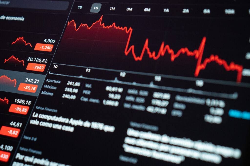 IHSG Anjlok Parah dan Kena Trading Halt, Rupiah Tembus Level Rp18.000 per Dolar